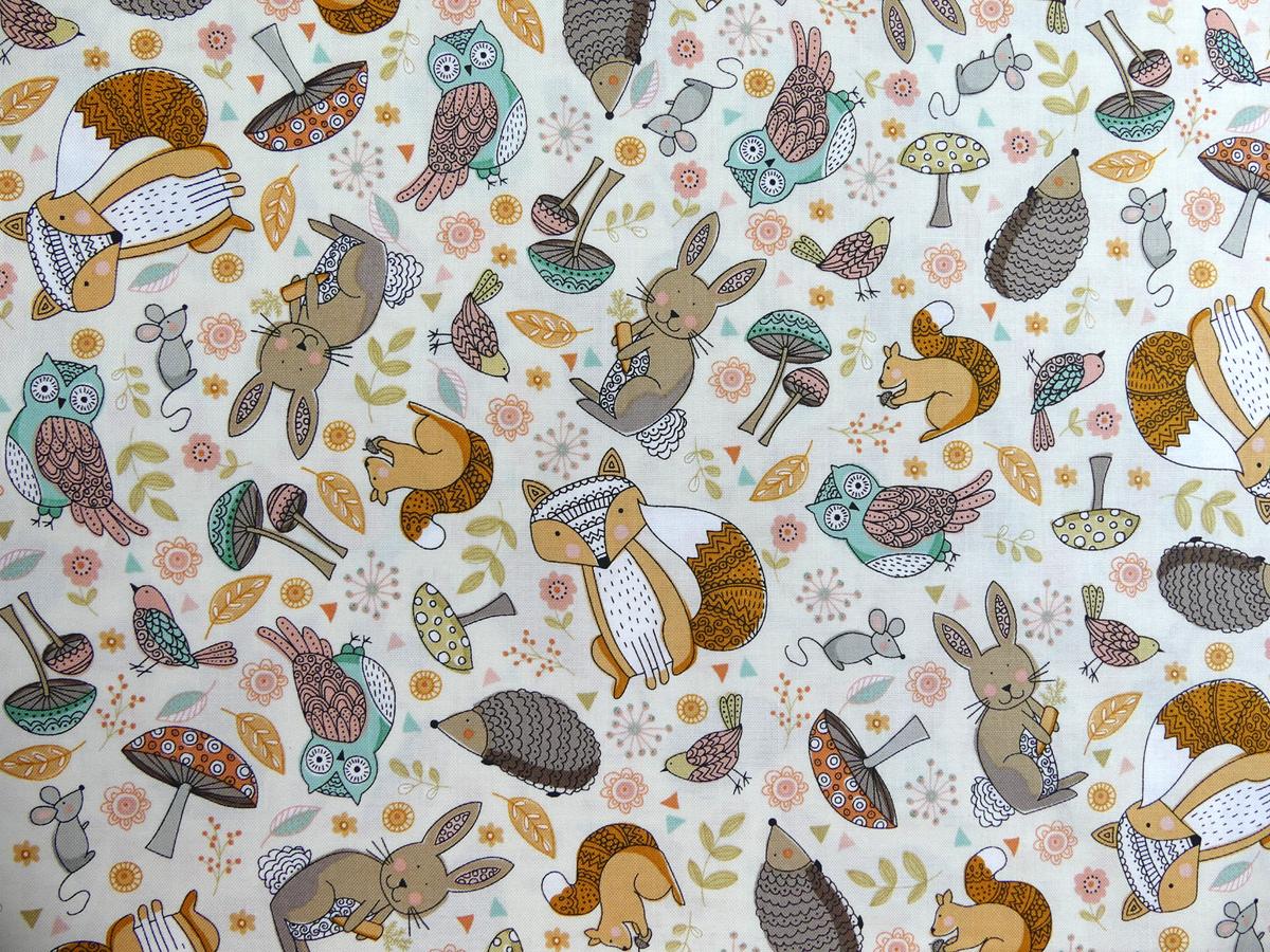 Patchworkstoff von Makower aus der Serie Doodle Days mit Eichhörnchen Fuchs Uhu Igel